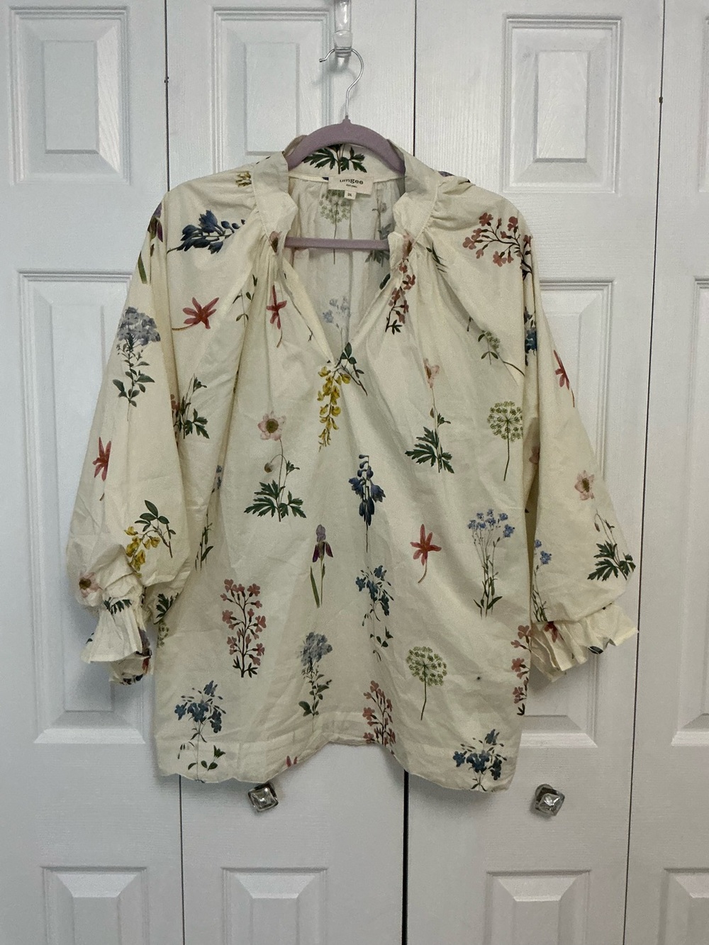 NWOT-Umgee Ivory Floral Peasant Blouse